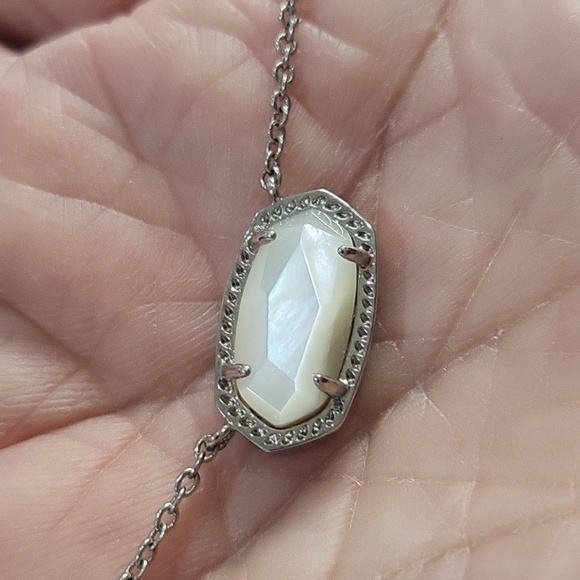 Kendra Scott Elisa Silver Pendant Necklace in mother-of-pearl NWT with bag - Picture 3 of 10